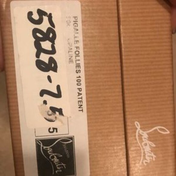 Christian Louboutin - Picture 4 of 7